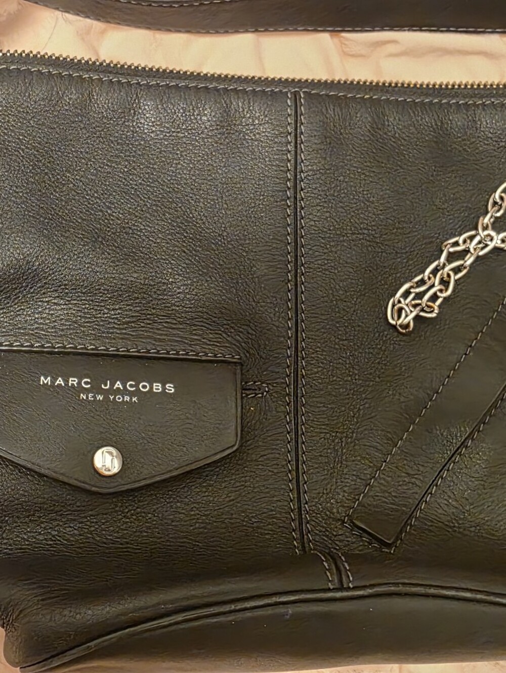 Marc Jacobs Black Leather Shoulder Bag with Silver Chain Strap